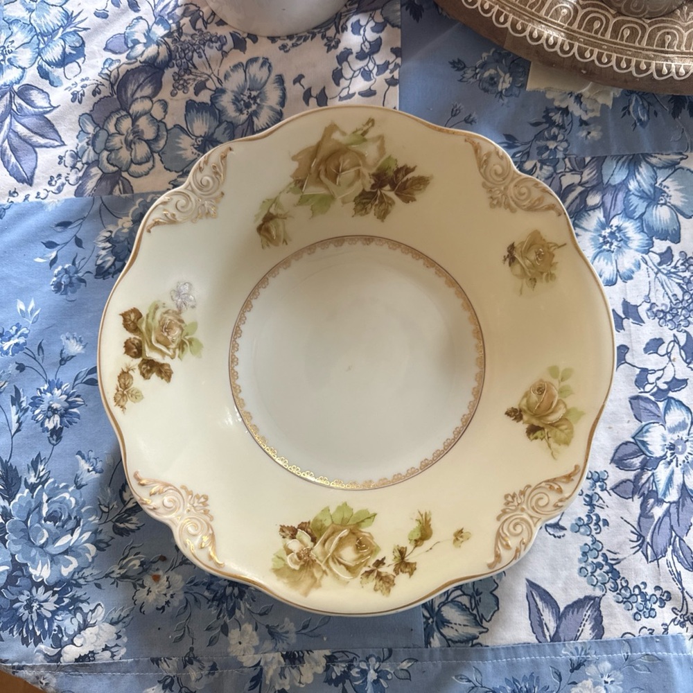 Antique Hermann Ohme Silesia Old Ivory IV 10” serving bowl